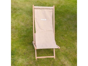 Liten solstol i trä för barn. Beige. Strandstol