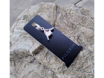 Pilgrim hänge, berlock, charm. Shaka, hand. Silverfärgad nickelfri metall.