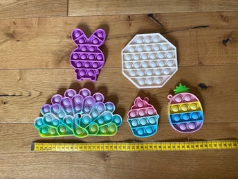 Popit fidgets, muffin, påfågel, regnbåge, kanin, ananas