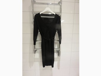 Svart långkofta MQSTOCKH LM stl L Svart långkofta MQSTOCKH LM stl L