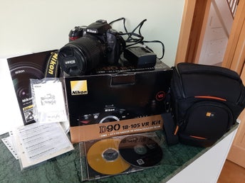 Nikon D90&AF-S 18-105 mm ED VR med Case Logic kameraväska