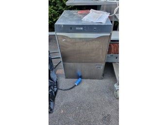 Storköks Diskmaskin & diskbänk med kran