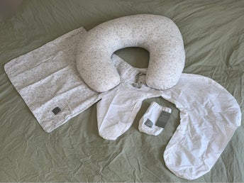 Hemtex Amningskudde med extra överdrag och förvaringspåse