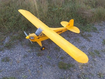 Charmig Piper cub med Asp 61 metanolmotor.