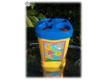 Fisher Price pedagogisk sorterare olika geometriska figurer Fint skick
