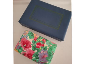 Två smyckeskryn blommig smyckeskrin vintage