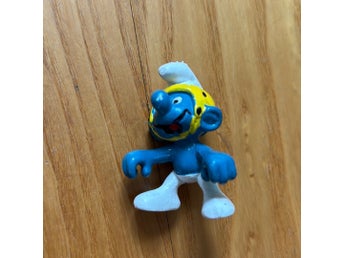 Smurf figur med gul hjälm