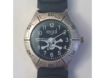 Regal Armbandsur med Dödskallemotiv