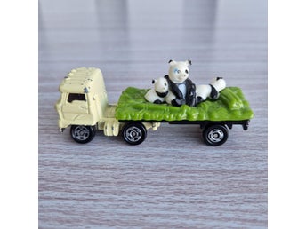 Tomica No.11 Hino Semi-Trailer Truck With Panda Animal Transporter