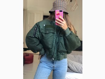 Oversize bomberjacka ifrån Zara Oversize bomberjacka ifrån Zara