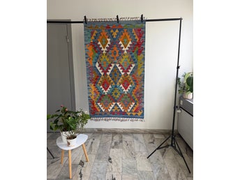 Färgglad vävd kelimmatta med geometriskt mönster 127 x 78 cm