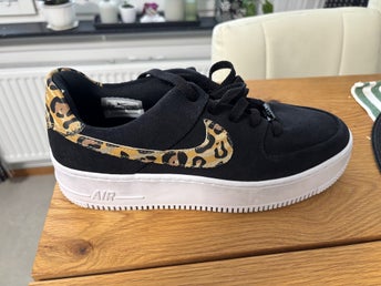 Nike Air Force 1 Leopard Sneakers Svarta EUR 43