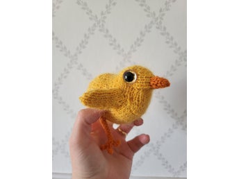 Handstickad kyckling
