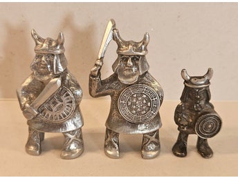 Börje Tennung BKT 2 Vikingfigur i tenn stämplade plus en extra