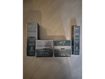 No7 Future Renew hudvårdspaket - Serum, Dagkräm, Nattkräm & Ögonserum
