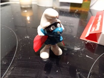 Smurf med röd mantel - Schleich figur