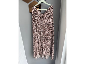 Blomstret Munthe kjol stl. 34 / xs – med scrunch detaljer.