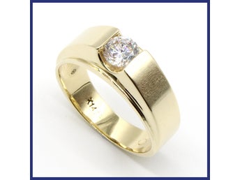 Ring, 14K guld, vit sten (vikt 5,11g, storlek 17,95mm)