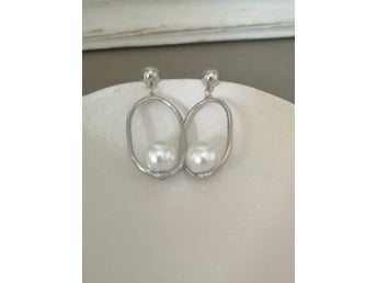 silverpläterade örhängen med pärlor,silver 925 stud