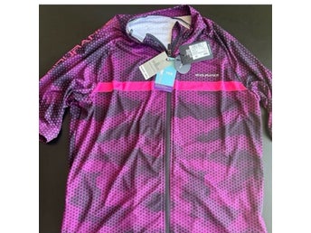Ny Endurance cykel t-shirt i storlek 42 (nypris 899 kr)