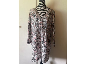 Papaya svart, vit, rosa klänning, size 2XL