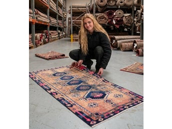 MAGISK Vintage Matta 235x122 cm – Unikt Svart Slitage & Klara Färgkontraster!