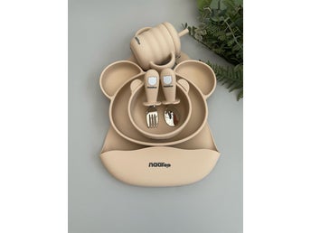 Beige barnservis silikon med sugpropp