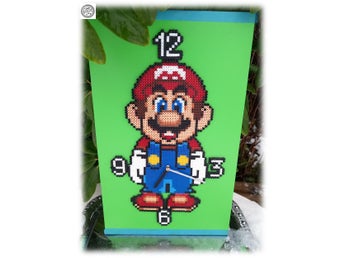 SuperMario väggklocka gjord av pärlor upphängning baktill Fint skick