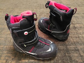 ᐈ Köp & sälj Barnskor & Babyskor strl 2425 second hand på ᐈ Köp & sälj Barnskor & Babyskor strl 2425 second hand på