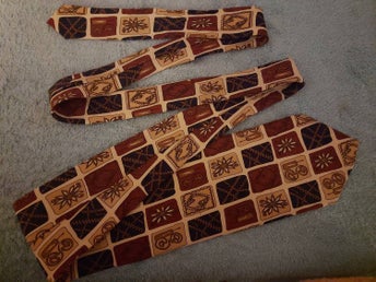 Slips 80-tal 100 % Silk Design Telia Handel AB Mönstrad Längd 146 cm Bred 9,5 cm
