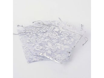10 Handsydda Stora Vita organza påsar med Silver rosor 10x12 cm.