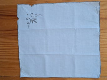 Broderad duk 27 cm x 25 cm