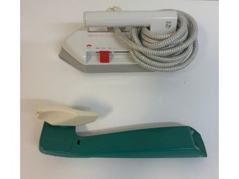 Stewardess resestrykjärn + äldre konservöppnare Made in Sweden – vintage