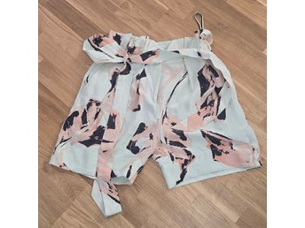 By Malene Birger silkes shorts strl 36 – 100% siden, elegant modell