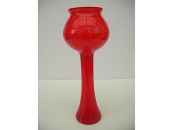 Hög Vacker Retro Röd Vas i Glas Bergdala Glasbruk 1960-70-tal