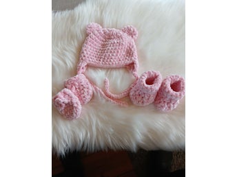 Virkat Babyset med mössa, vantar och tossor