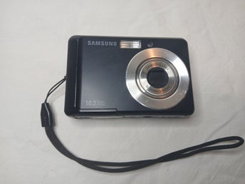 Samsung, Digitalkamera 10.2 megapixlar. Model ES15
