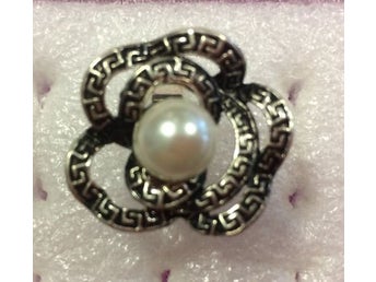 En Härlig Retro Ring med Pärla