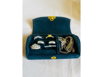 Smyckeskrin i sammet för resa – Travel jewelry box