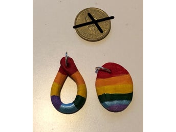 2 fina handgjorda hänge pride färger