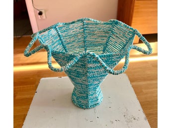 Korg virkade flätor på lampskärm Hemslöjd Höjd 18,5cm diameter 25cm Unik