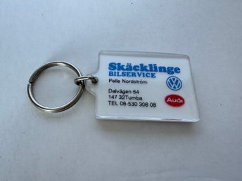 VW Audi Skräcklinge bilservice Tumba nyckelring. Å