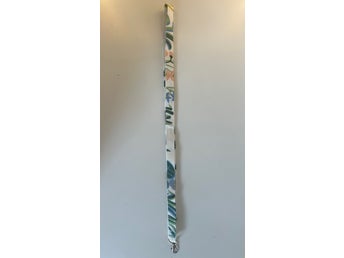 NYCKELBAND I TYG FRÅN SVENSKT TENN, MÖNSTER FRÅN JOSEF FRANK / TEXTIL PRIMAVERA