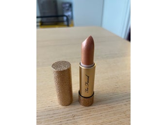 Too Faced Läppstift - Miss Thing