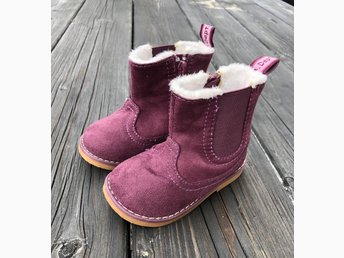 Fodrade lila kängor från H&M stl. 1819. Nyskick! Fodrade lila kängor från H&M stl. 1819. Nyskick!