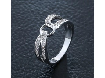 Ny ring i 18K Vitt Guld plätering Cubic Zirkon stenar ring str. 16mm