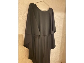 H&M svart jumpsuit/byxdress, storlek 38