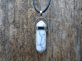 1st Halsband - Naturstenshalsband vit howlite howlit
