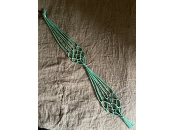 Ampel, plant’s hanger , handmade, macramé grön (13-15 cm)