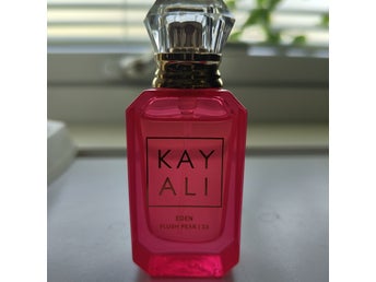 KAYALI Eden Plush Pear